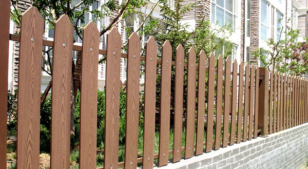 Thanh đa năng gỗ nhựa HobiWood ứng dụng làm hàng rào